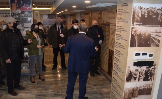 Bursa'da CHP'nin 100 yılı anı duvarı oldu
