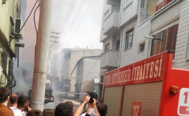 Bursa'da evlerin arasına eğitim uçağı düştü! 2 ölü