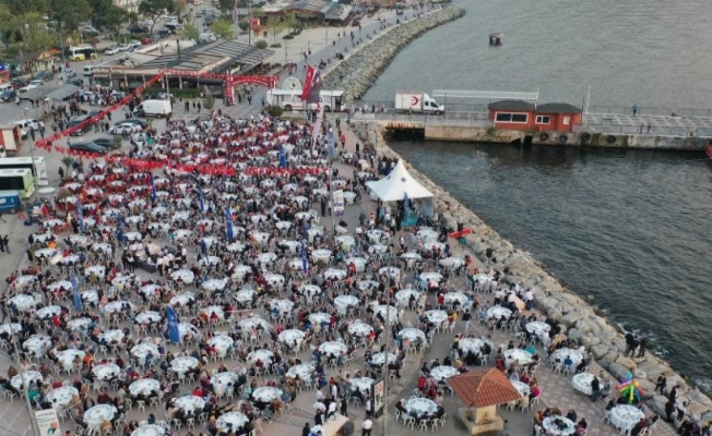 Bursa Gemlik'te denize nazır iftar