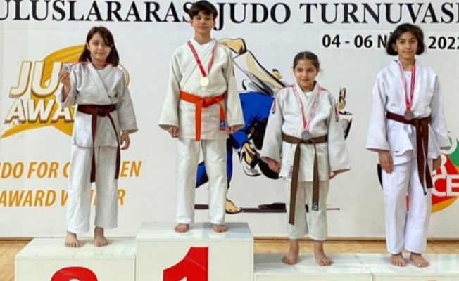 Manisa BBSK’lı judocular madalyaları topladı