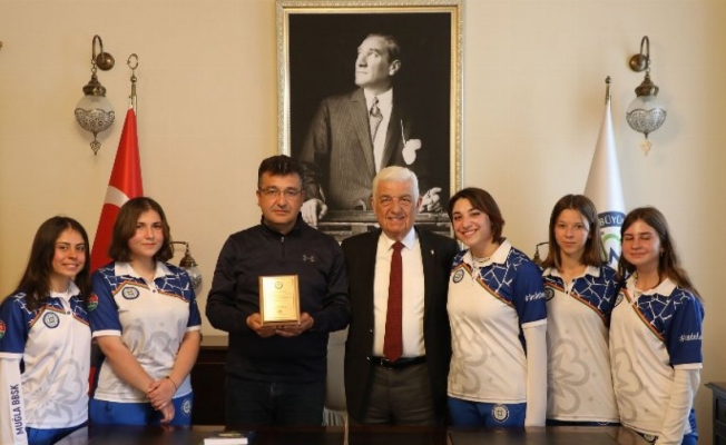 Muğla'da şampiyon okçulardan Başkan Gürün’e ziyaret