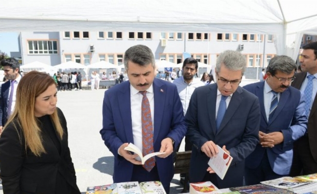 Bursa'da okul bünyesinde Kitap Şenliği