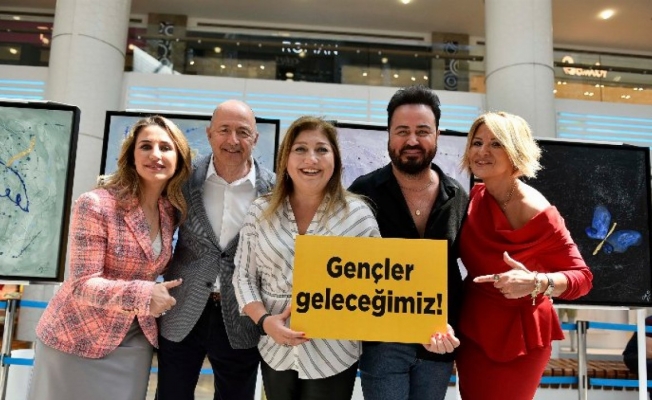 İstanbul'da TEGV yararına 'Sesim Resim' sergisi açıldı