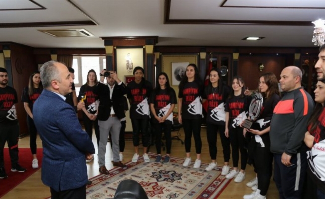 Rize'de Başkan Metin potanın sultanlarını kutladı