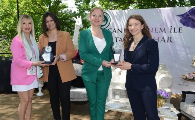 Seçil Bayraktar Bursa'da 'yılın annesi' seçildi