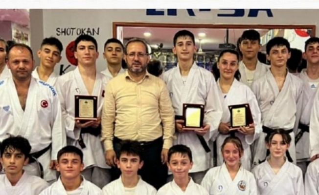 İstanbul Sultangazi'de 'Gelecek'ten dünya şampiyonlarına tebrk