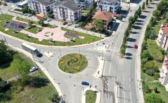 Kocaeli'de İpek yolu bulvarında trafik çizgileri çekildi
