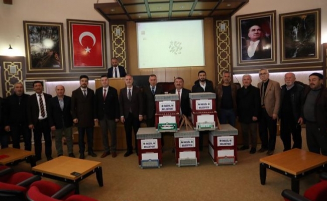 Bursa İnegöl'de üreticilere 250 arı kovanı dağıtıldı