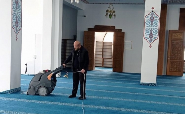 Gölcük'teki camilere Ramazan öncesi temizlik