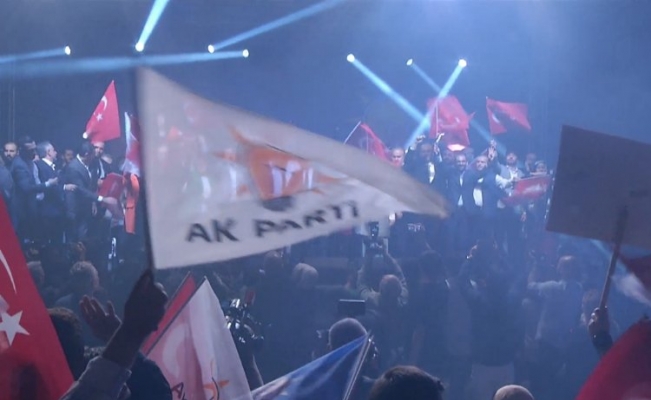 AK Parti Bursa'dan seçim kutlaması (CANLI)