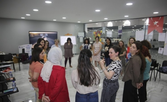 Depremzedelere kadınlara Adana şefkati