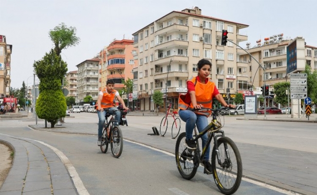 Gaziantep'te 'trafik güvenliğine' 6 bin reflektif yelek
