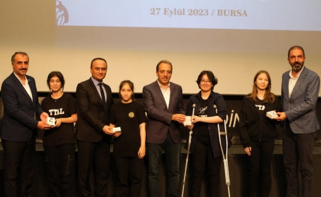Bursa'da 'Bir Bilenle Bilge Nesil' ödüllerine kavuştu