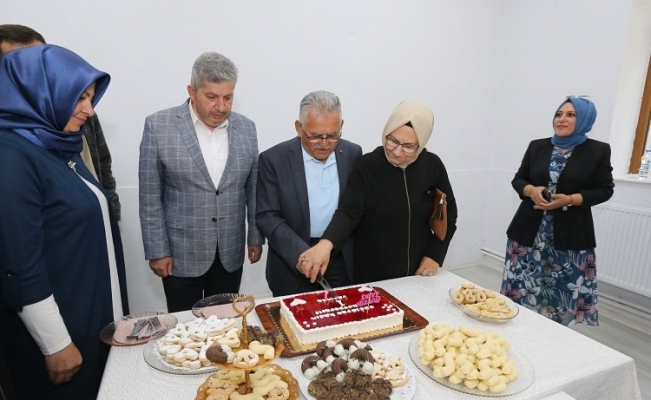 Kayseri'de kadın kooperatifinden gilaburulu pasta sürprizi