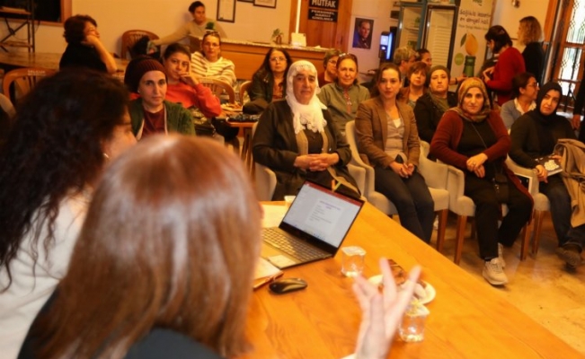 Efes Selçuk'ta şiddete uğrayan kadınların hukuksal hakları anlatıldı