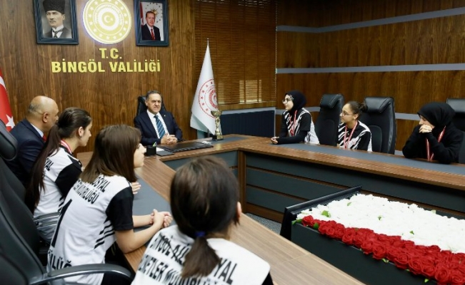 Bingöl Valisi Türkiye Şampiyonu voleybolcuları ağırladı