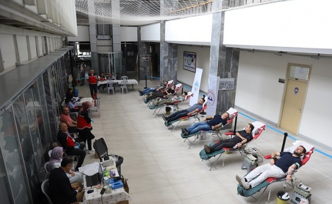 Kayseri Büyükşehir personelinden ERÜ Kan Merkezi’ne “kan bağışı” desteği