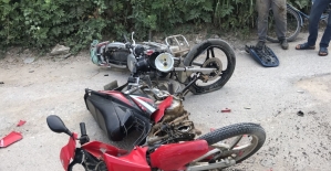 iki motosiklet çarpıştı: 1 ölü, 1 yaralı
