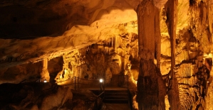 Sıcaktan bunalanlar soluğu Dupnisa Mağarası'nda alıyor