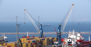Limannda konteyner hareketliliği