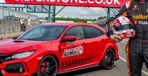 Honda Civic Type-R 3'üncü rekorunu Silverstone'da kırdı