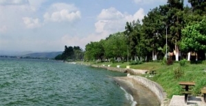 İznik Gölü çevresi çimlendirildi