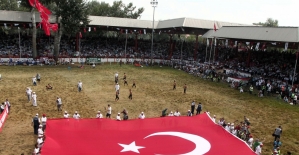 Kırkpınar Er Meydanı'nda Türk bayrağı gezdirildi
