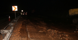 Kocaeli'de D-100 karayolunda ulaşıma yağış engeli
