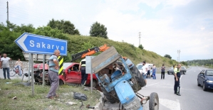Traktörle otomobil çarpıştı: 7 yaralı