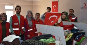 Türk Kızılayının gıda ve kıyafet yardımları