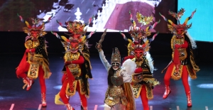 “Uluslararası Altın Karagöz Halk Dansları Yarışması“nda final gecesi