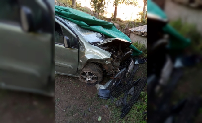 Hendek'te trafik kazası : 2 yaralı