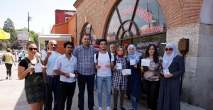 Yabancı öğrencilerden Türk lirasına destek