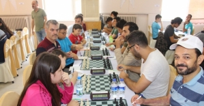 Bandırma'da satranç turnuvası başladı