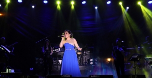 Burcu Güneş, Tekirdağ'da konser verdi