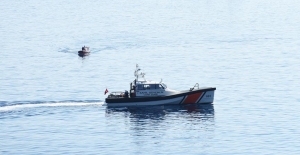 Düzensiz göçmenleri taşıyan bot battı