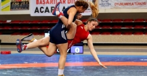 Kadın güreşçiler, son kampını Edirne'de yapacak