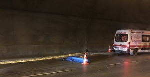 Tünelde motosiklet devrildi: 1 ölü, 1 yaralı