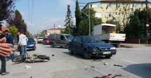 Sakarya'da motosiklet otomobile çarptı: 1 ölü, 1 yaralı