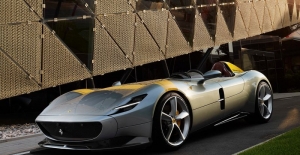 Yeni Ferrari Monza SP1 ve SP2 tanıtıldı
