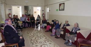 AK Parti Kadın Kolları Teşkilatından huzurevine ziyaret