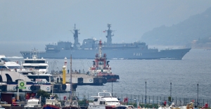 Romanya askeri gemisi Çanakkale Boğazı'ndan geçti