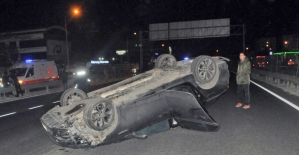 Gebze'de kaza yapan sürücü otomobilini terk etti