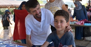 “Simitçi Erkan“ Suriyeli yetimleri sevindirdi