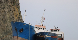 Yalova'da karaya oturan hacizli gemilerde hırsızlık girişimi