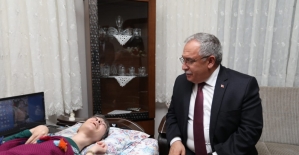 Vali Nayir, engelli yazarı ziyaret etti
