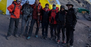 Arçelik, küresel ısınma farkındalığı için Aconcagua'ya tırmanıyor