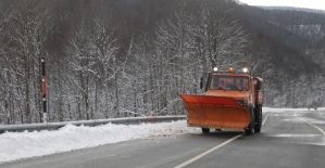 Kar yağışı nedeniyle kapanan köy yolları açıldı