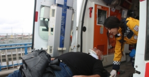 Kocaeli'de devrilen kamyonetin sürücüsü yaralandı