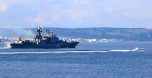 Rus askeri gemisi Çanakkale Boğazı'ndan geçti